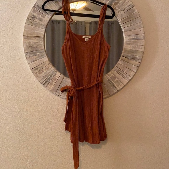 Billabong Dresses & Skirts - Burnt orange billabong dress with waist tie